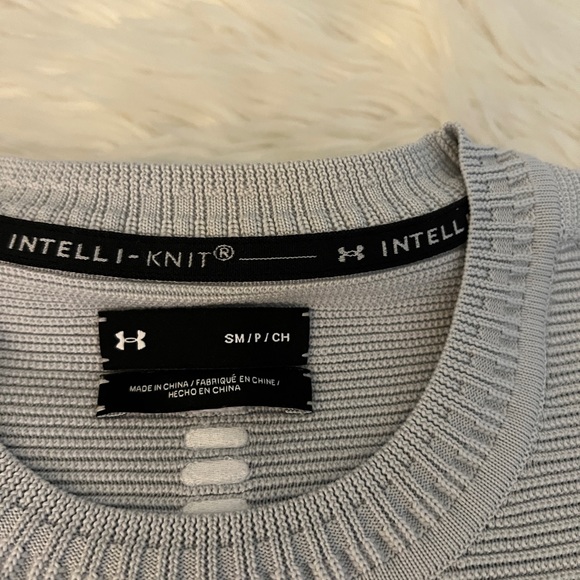 Under Armour Intelli-Knit Gray Top Size Small - Picture 3 of 3